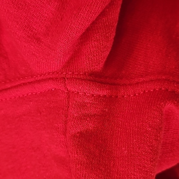 Gildan Red Long Sleeve Sweatshirt with "Arrowhead" Graphics NWOT - Picture 9 of 14